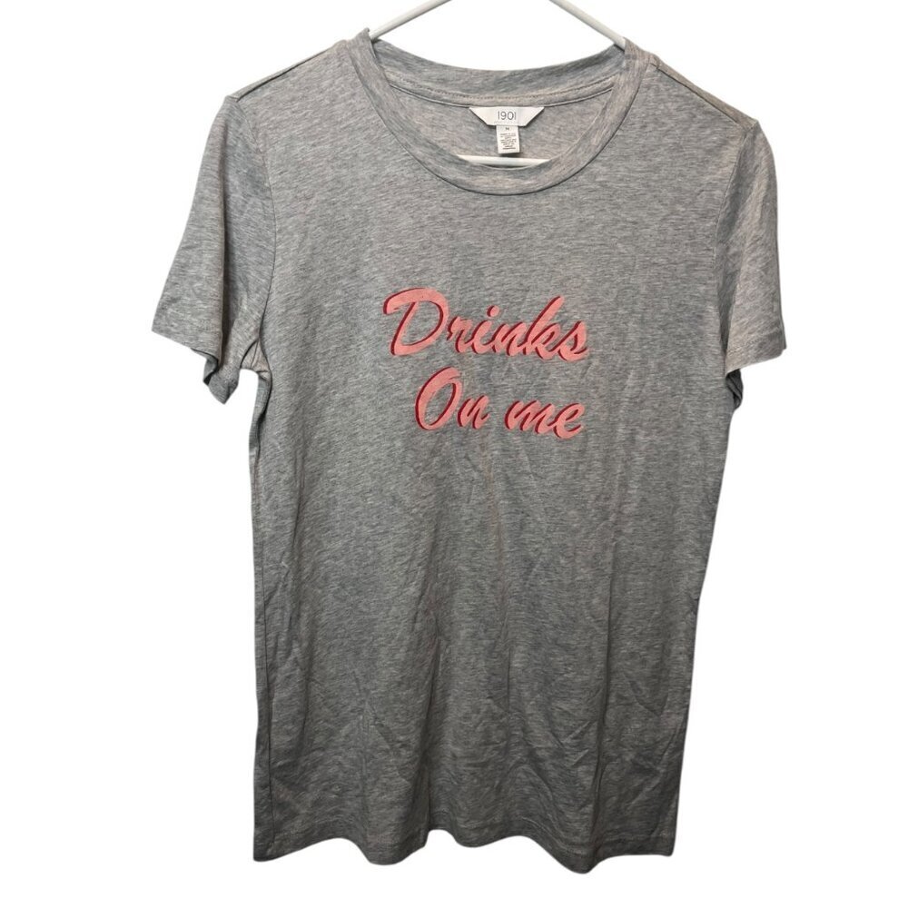 1901 “Drinks On Me” Graphic Tee Gray Pink Lettering Size M Medium F15